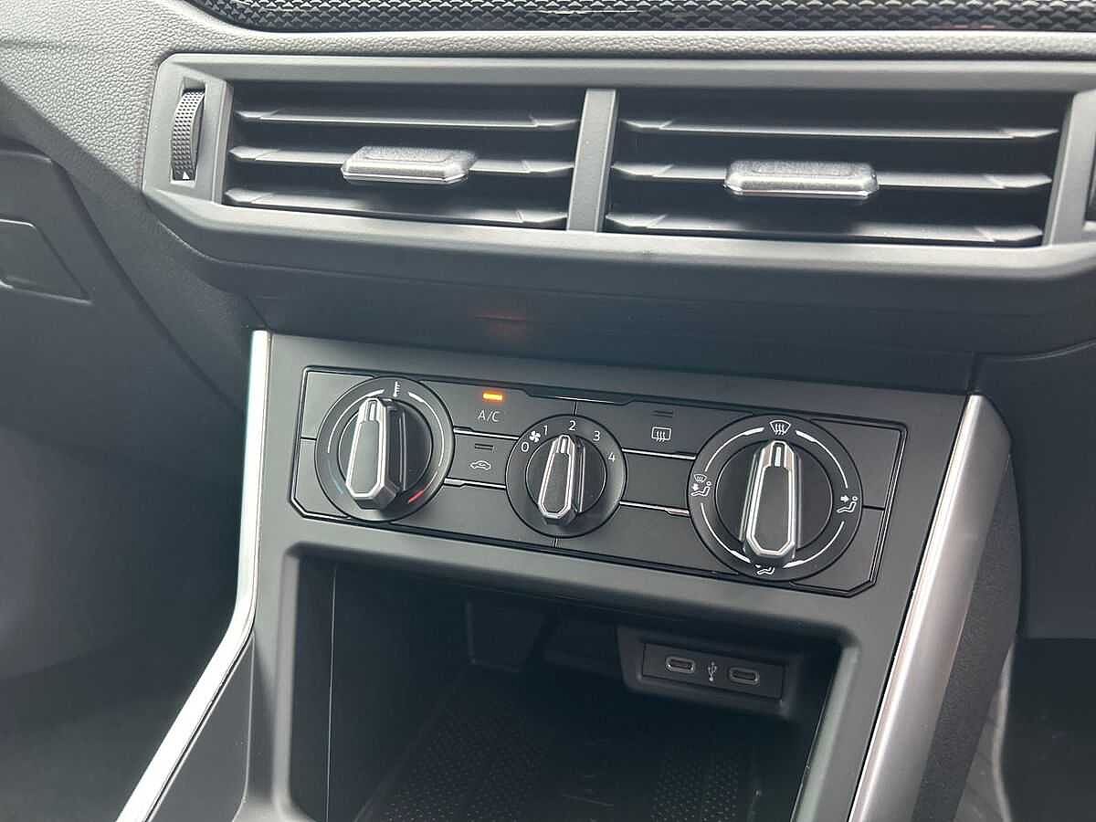 Volkswagen Polo 1.0 TSI (95ps) Match DSG + PARKING SENSORS