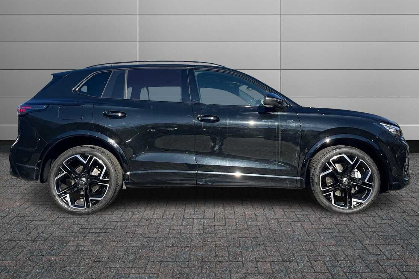 Volkswagen Tiguan 2.0 TDI R-Line SUV 5dr Diesel DSG Euro 6 (s/s) (150 ps)