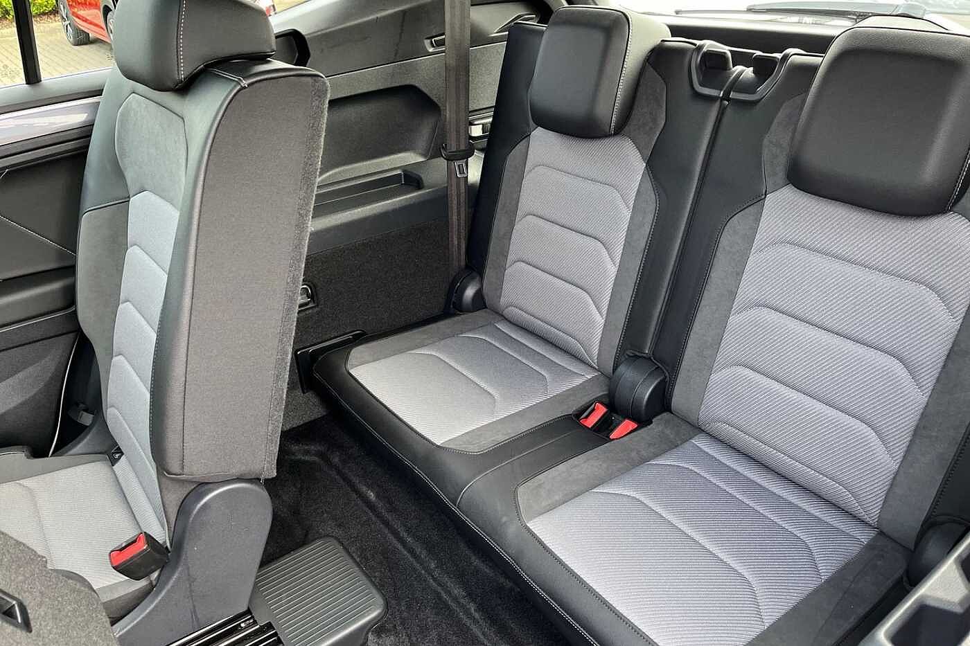 Volkswagen Tiguan Allspace 1.5 TSI EVO R-Line Tech SUV 5dr Petrol DSG 150 ps - PANORAMIC SUNROOF,HEATED SEA