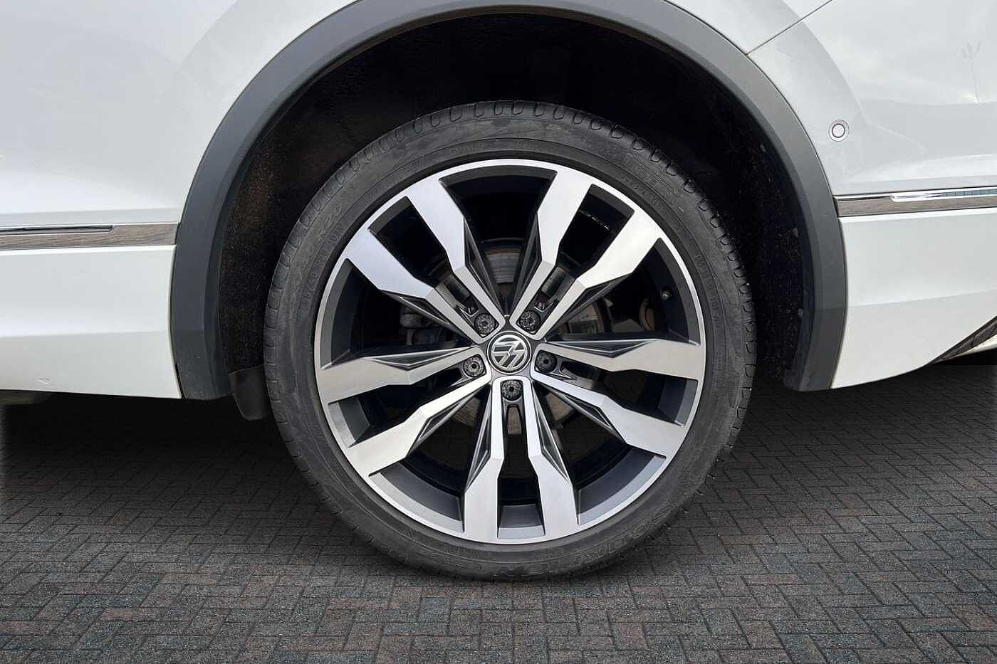 Volkswagen Tiguan Allspace 1.5 TSI EVO R-Line Tech SUV 5dr Petrol DSG 150 ps - PANORAMIC SUNROOF,HEATED SEA